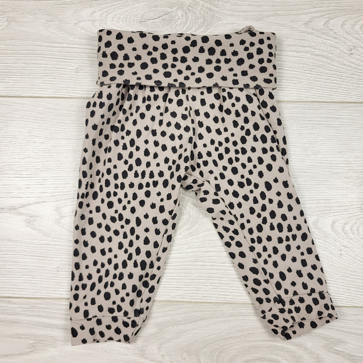 RBEN11 - H and M leopard print pants. Size 2-4 months