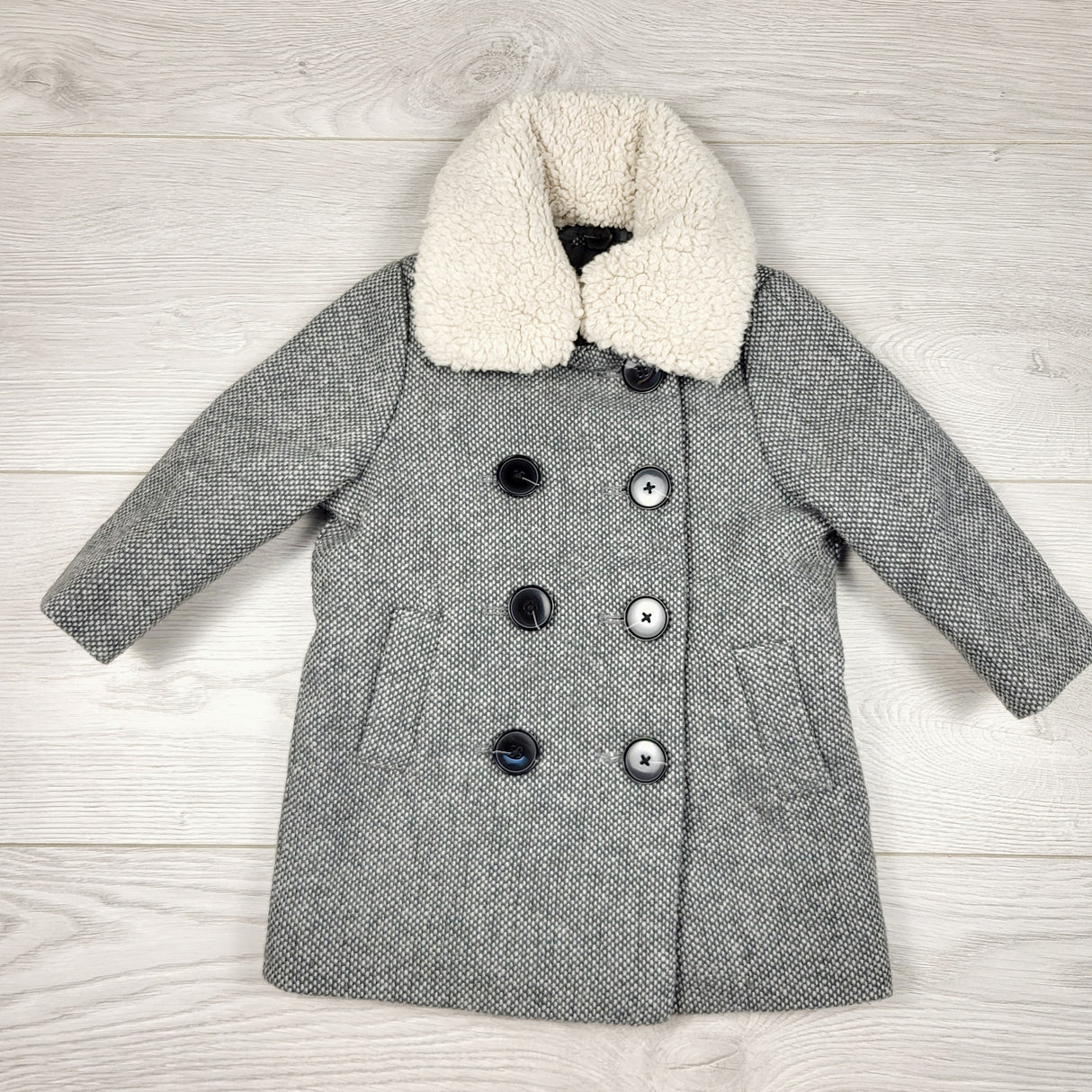RBEN11 - Oshkosh knit jacket. Size 12 months