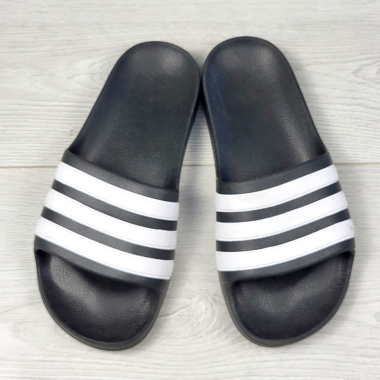 DZAV2 - Adidas black slide style sandals. Size like a youth size 2