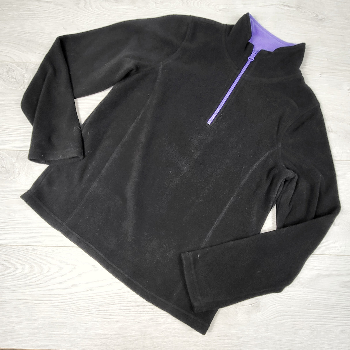 DZAV2 - Old Navy black and purple fleece pullover. Size 10/12