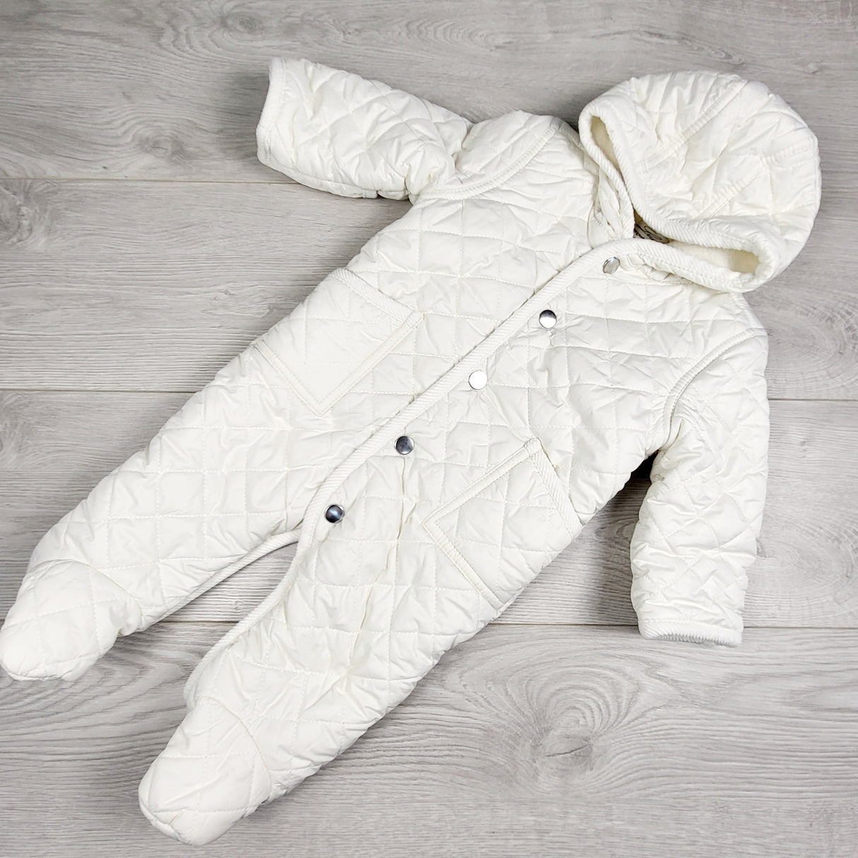 KLJ2 - Leveret white fleece lined quilted bunting suit. Size 6 months