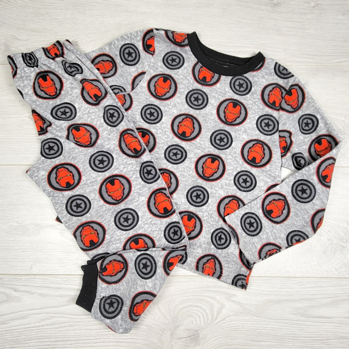 LUGE11 - Marvel Comics grey fleece 2pc Iron-Man PJs. Size 5T