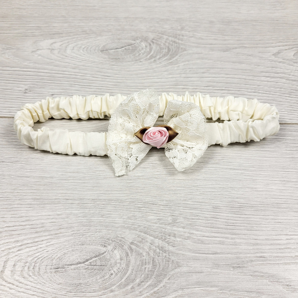 MAWA1 - White headband with bow