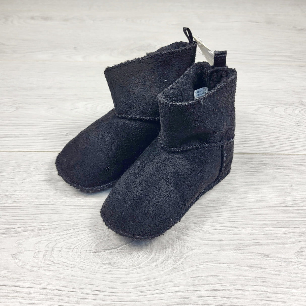 MAWA1 - NEW - Gap black faux suede booties. Size 5
