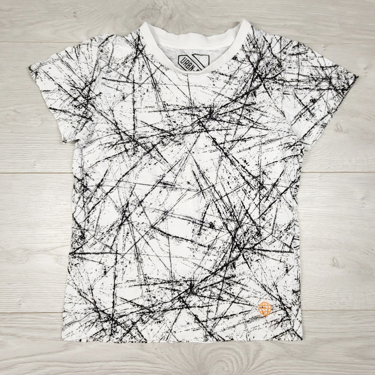 JLSN1 - URBN Dept black and white abstract t-shirt. Size 6