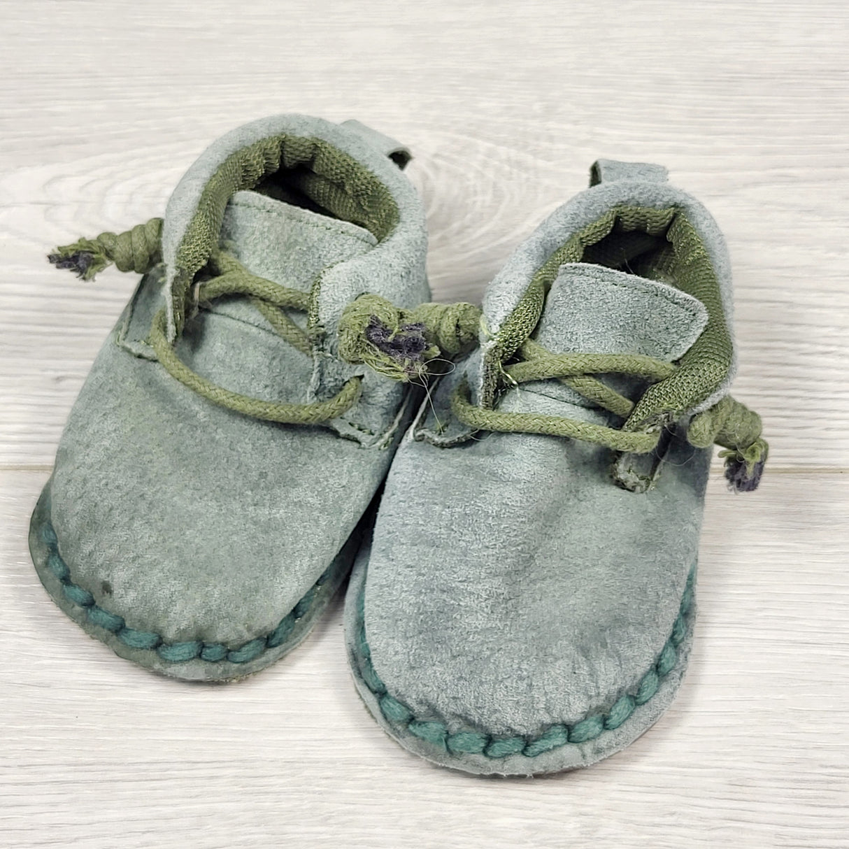 ECRS2 - Royal Duckling shoes. Size like a 3/4 (infant)