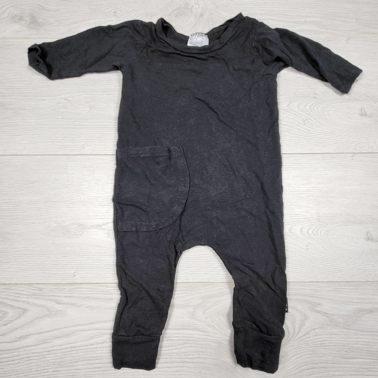 DMKY2 - Urban Baby black bamboo romper. Size 3-6 months 🍁