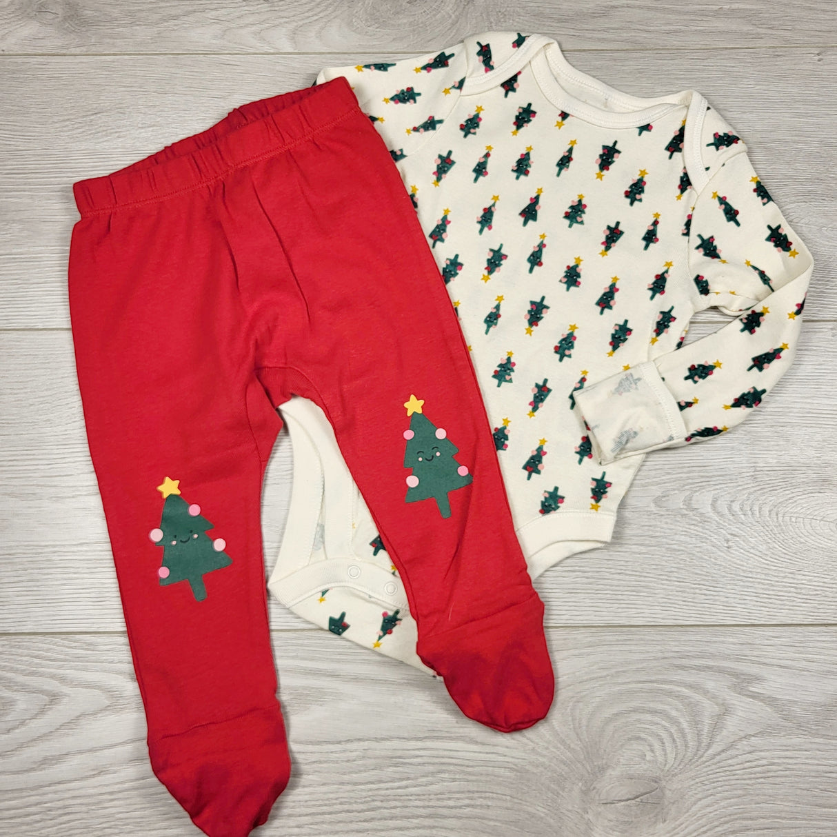 DMKY2 - Old Navy 2pc bodysuit set with Christmas trees. Size 6-9 months