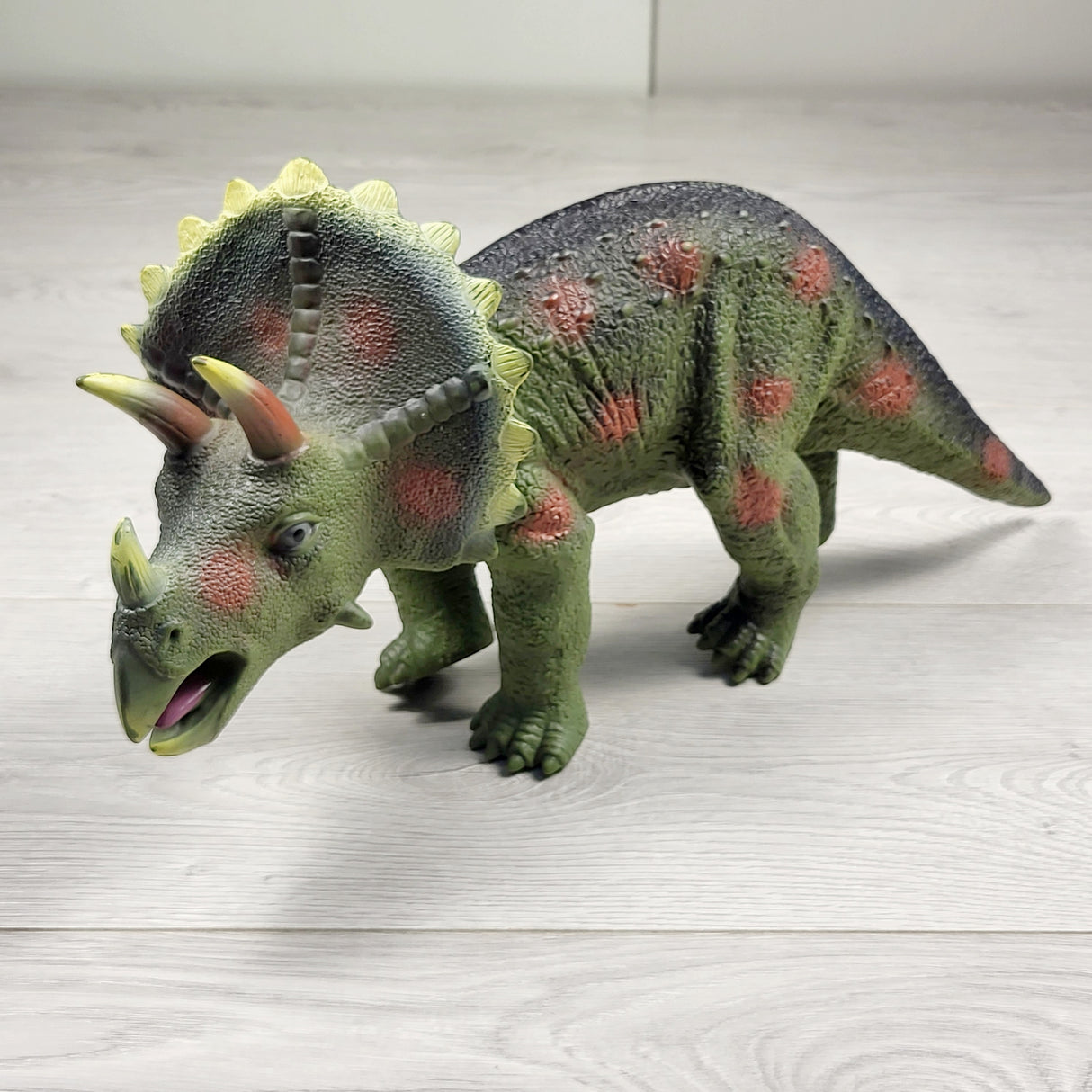 JLSN3 - 16 inch Triceratops toy.