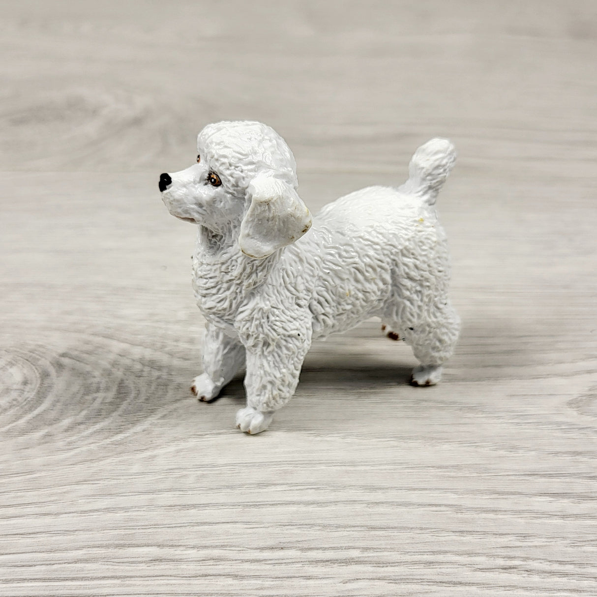 JLSN3 - Small poodle figurine