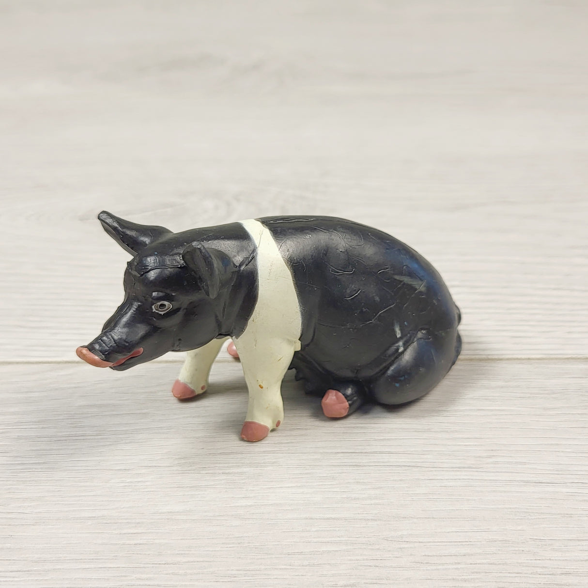 JLSN3 - Small hog figure