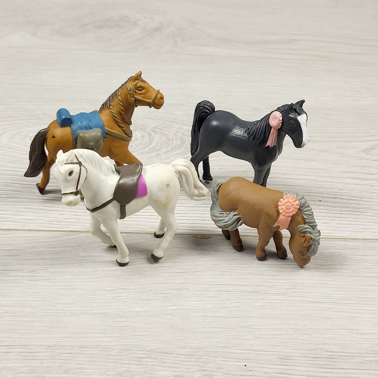 JLSN3 - Lot of vintage 1990s pocket pony figures