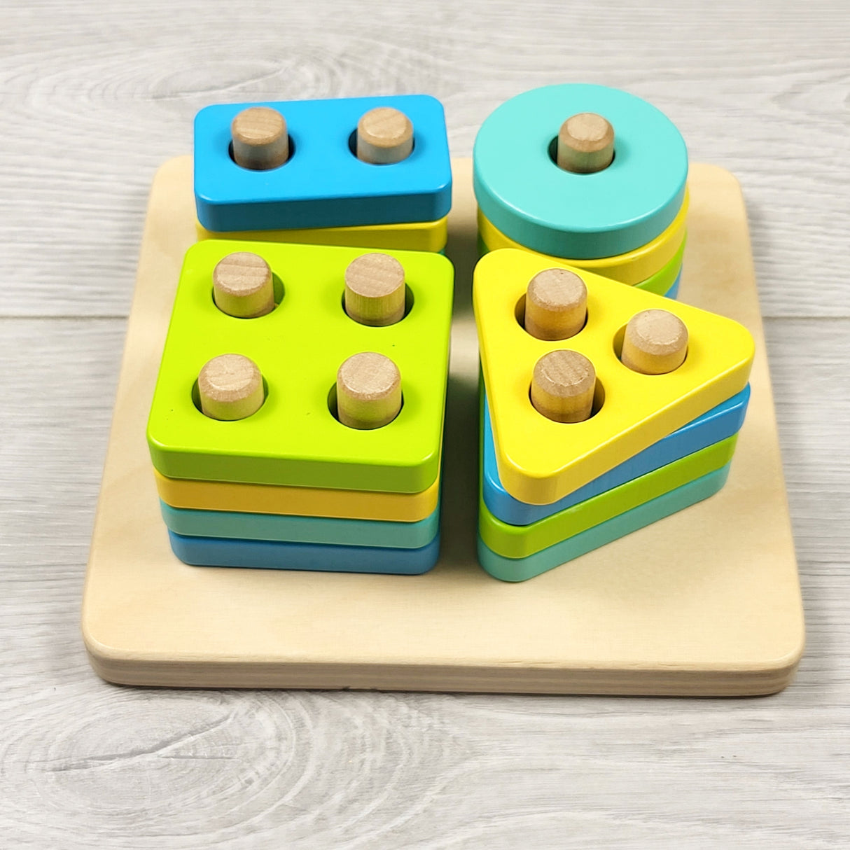 MIRE1 - Lovevery wooden Sort and Stack peg puzzle