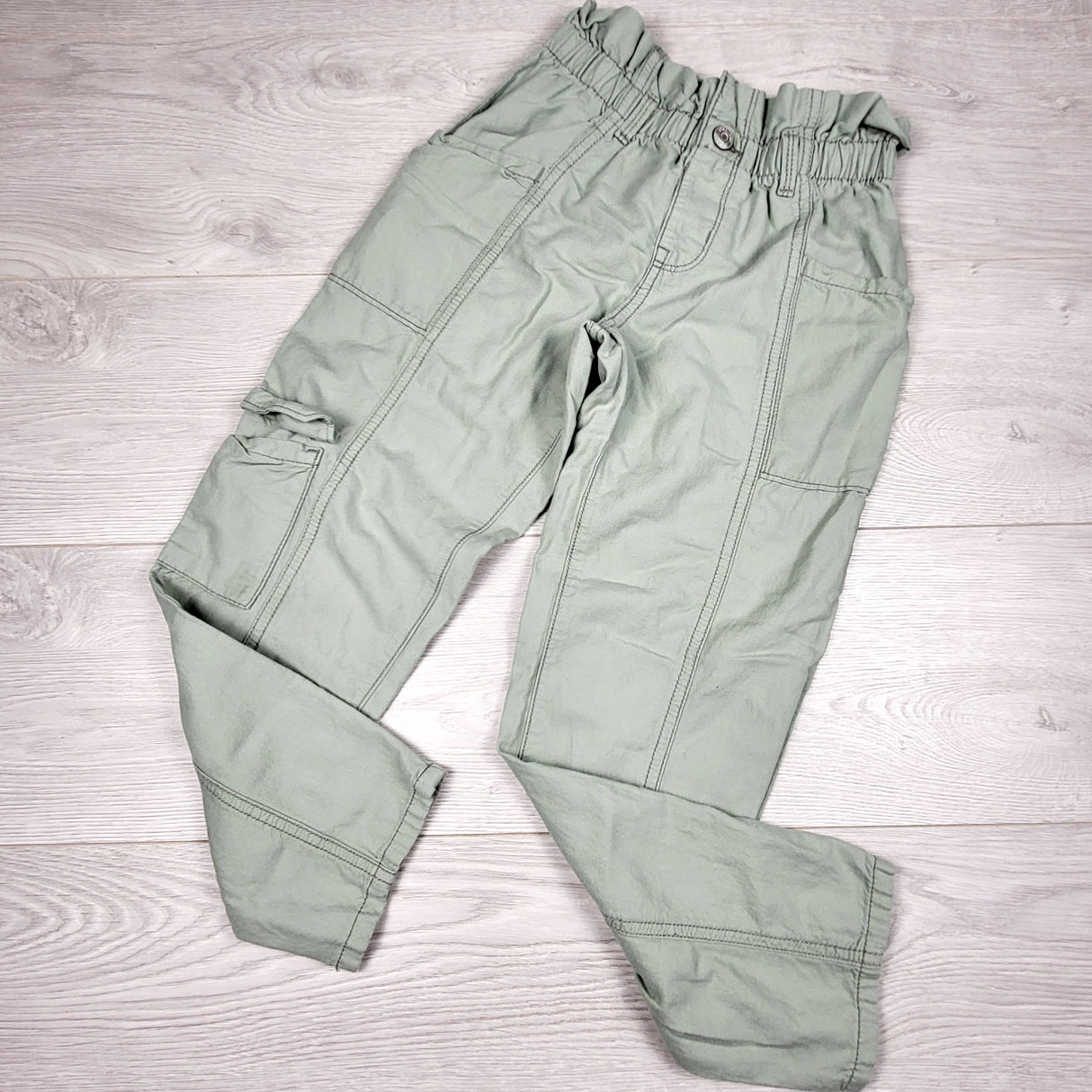 MIRE2 - Oshkosh green rayon pants with ruffle waist. Size 8