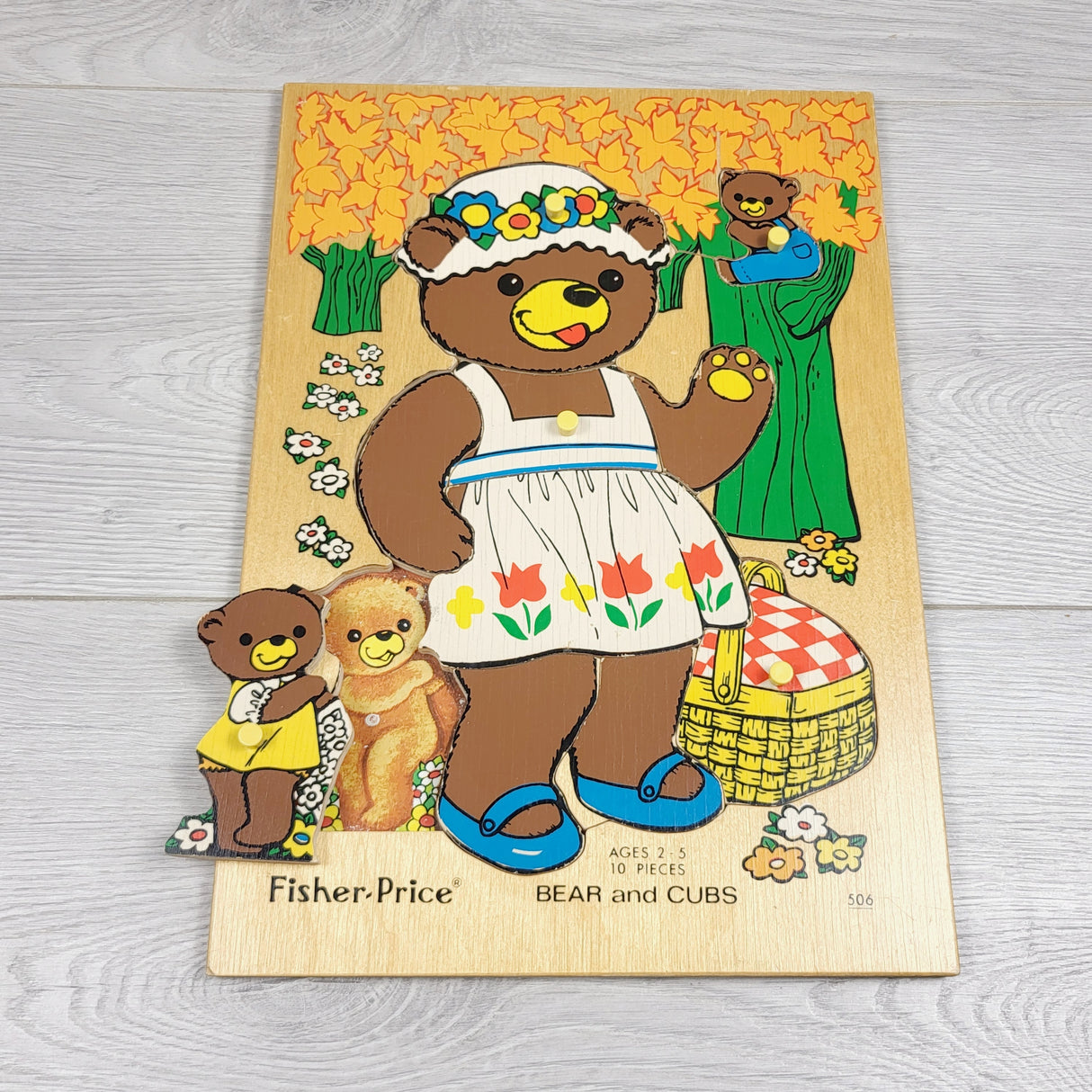 MIRE3 - Vintage 1970s Fisher-Price pick 'n peek wooden bear peg puzzle