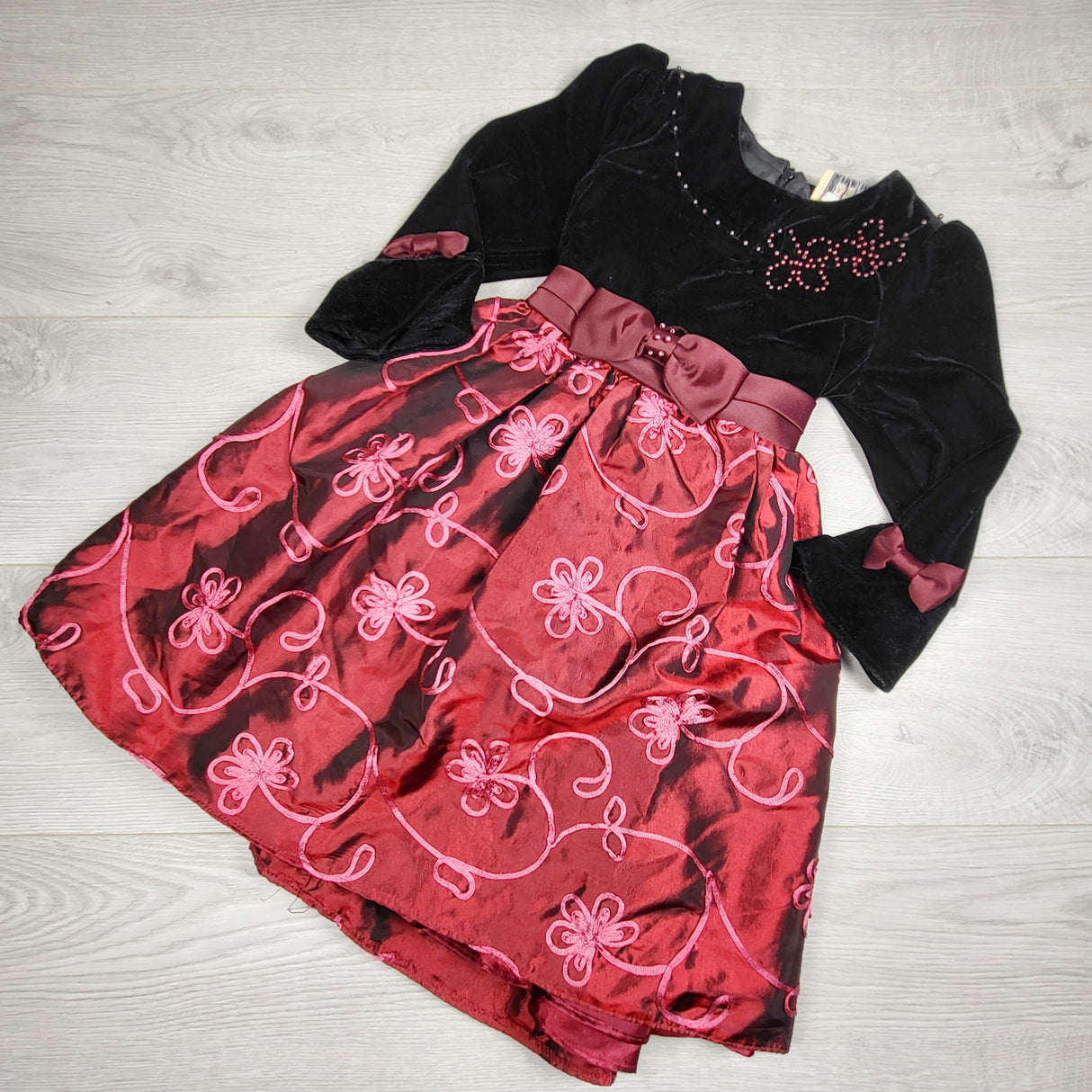 CHLSC1 - Shy Princess black and burgundy special occasion dress. Sizes like a 7/8