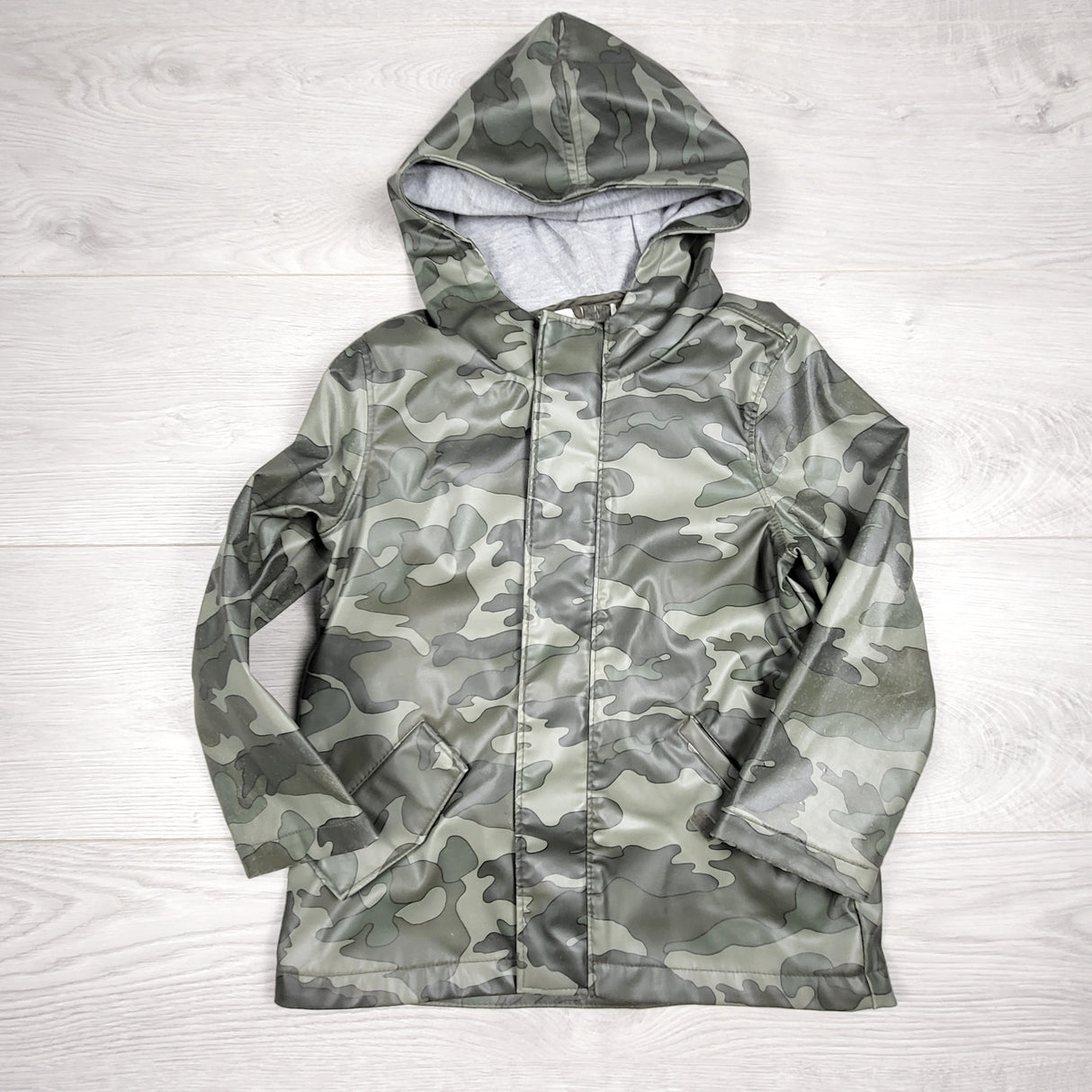 CHLSC11 - Old Navy camouflage rain coat. Size 4T