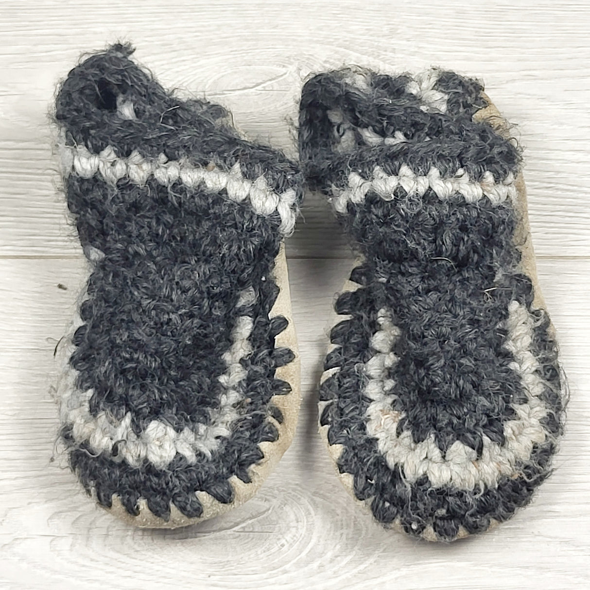 CCAM1 - Dark grey sheepskin slippers. Size as a 10/11