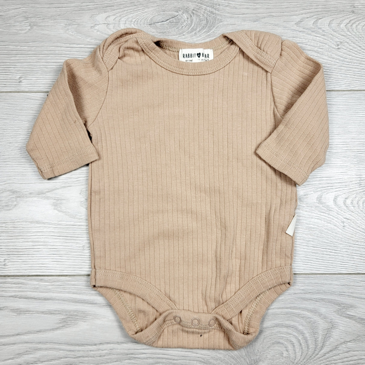 CCAM1 - Rabbit + Bear beige / tan ribbed long sleeved bodysuit. Size 0-3 months
