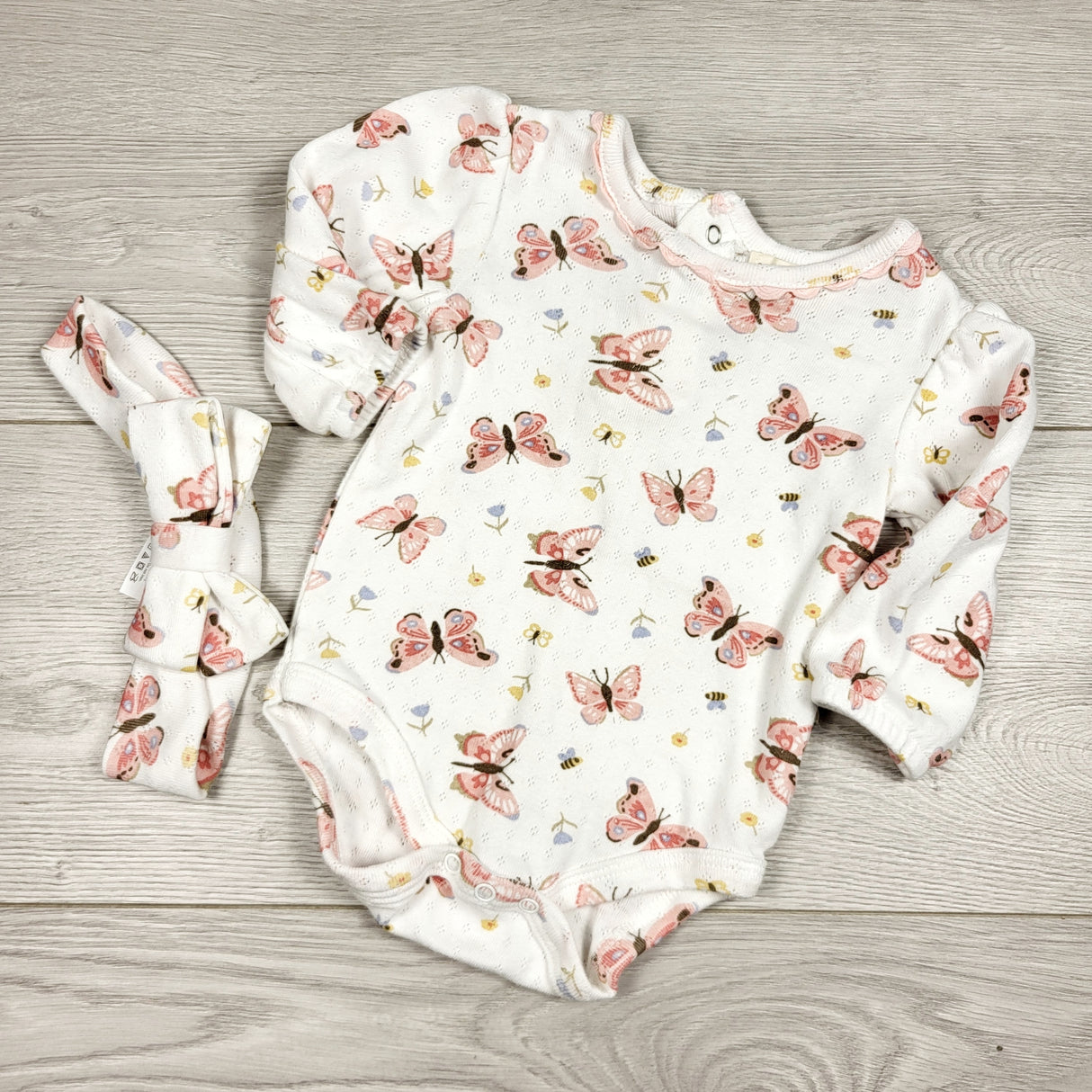 CCAM1 - Rabbit and Bear butterfly bodysuit with matching headband. Size 3-6 months