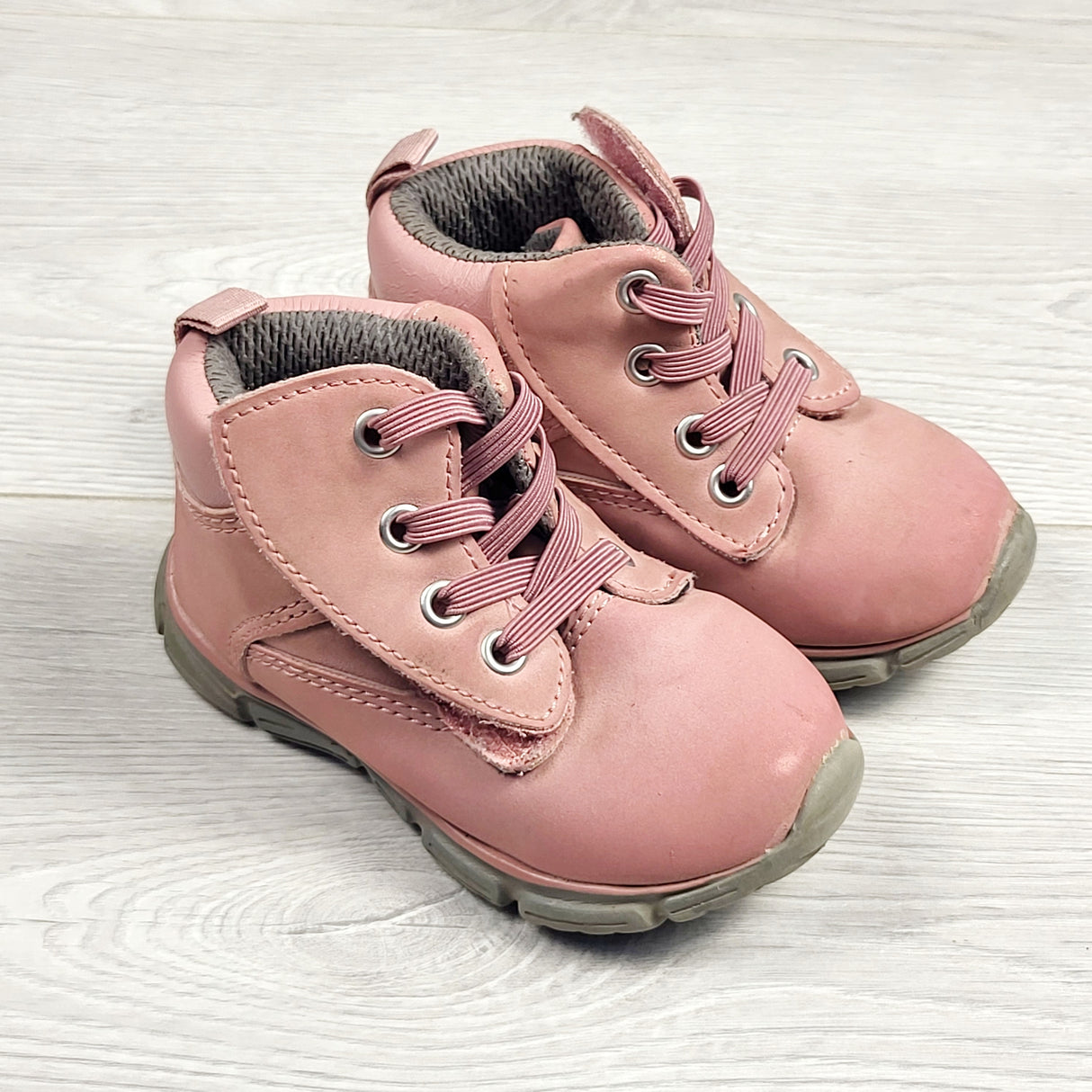 ALWE1 - Pink hiking style boots. Size 5