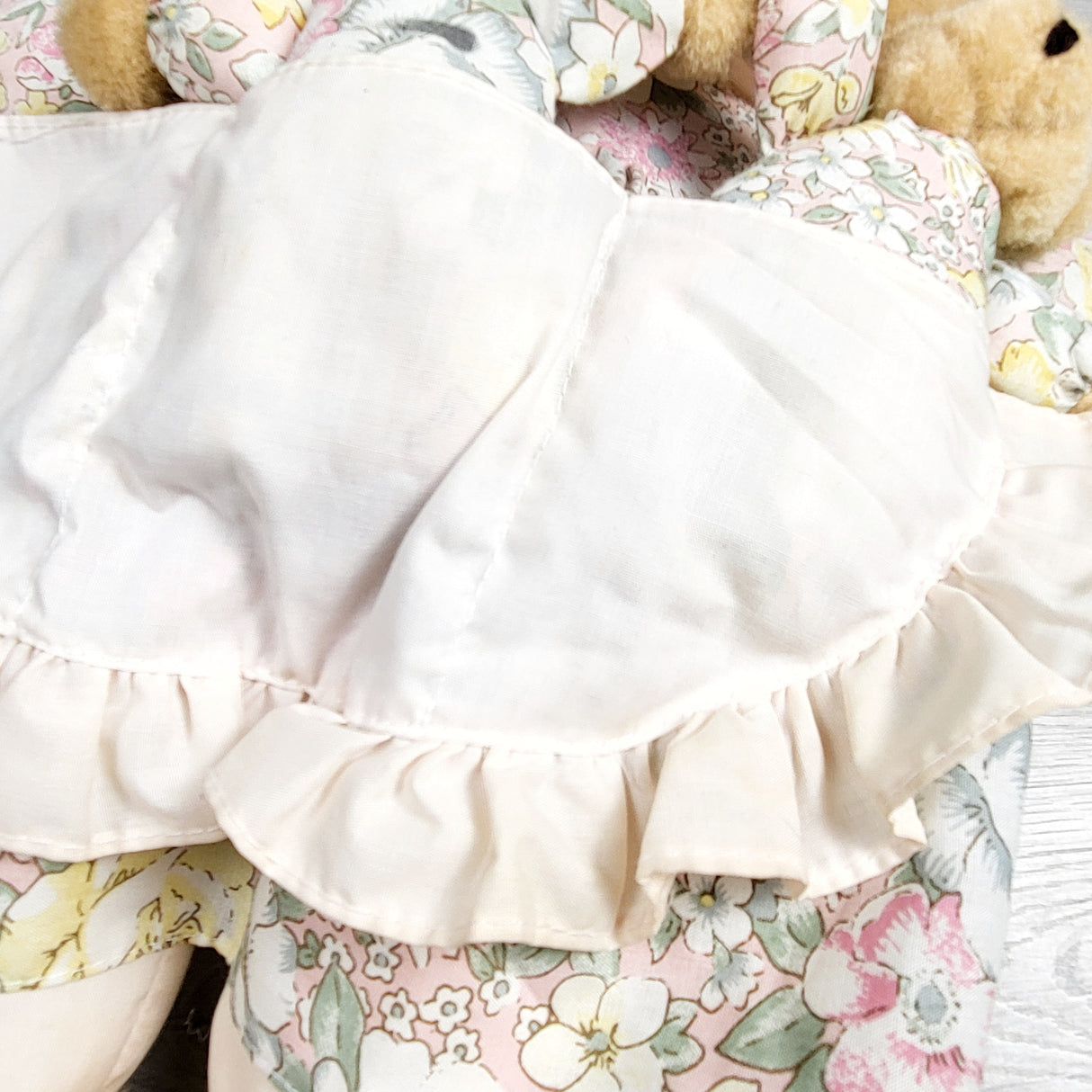 ALWE1 - Vintage plush teddy bear with babies in apron