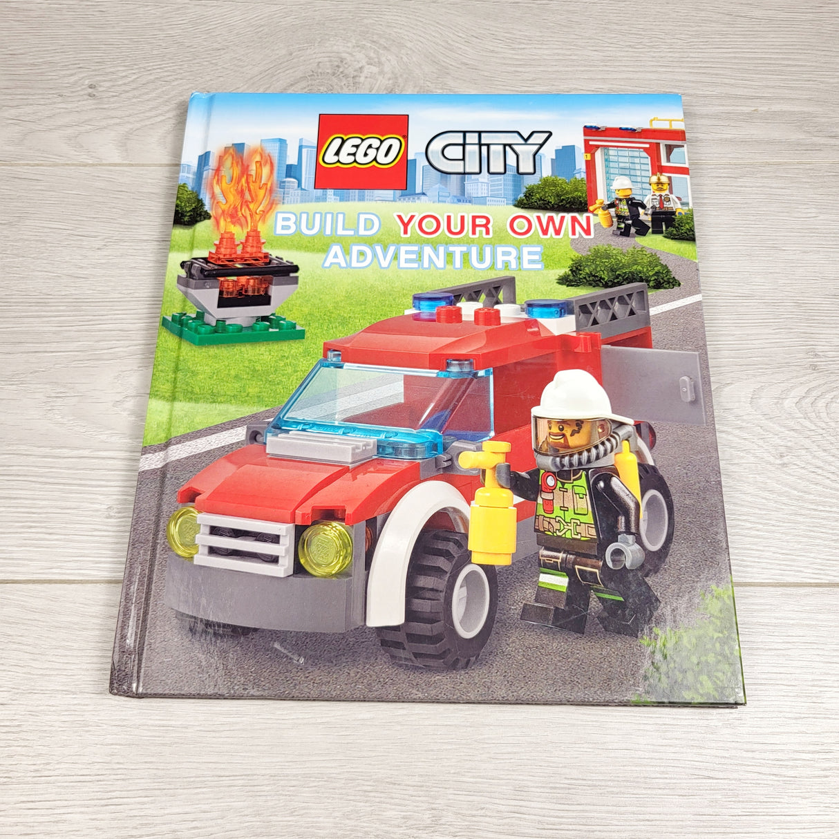 JLSN3 - LEGO City Build Your Own Adventure. Hardcover book