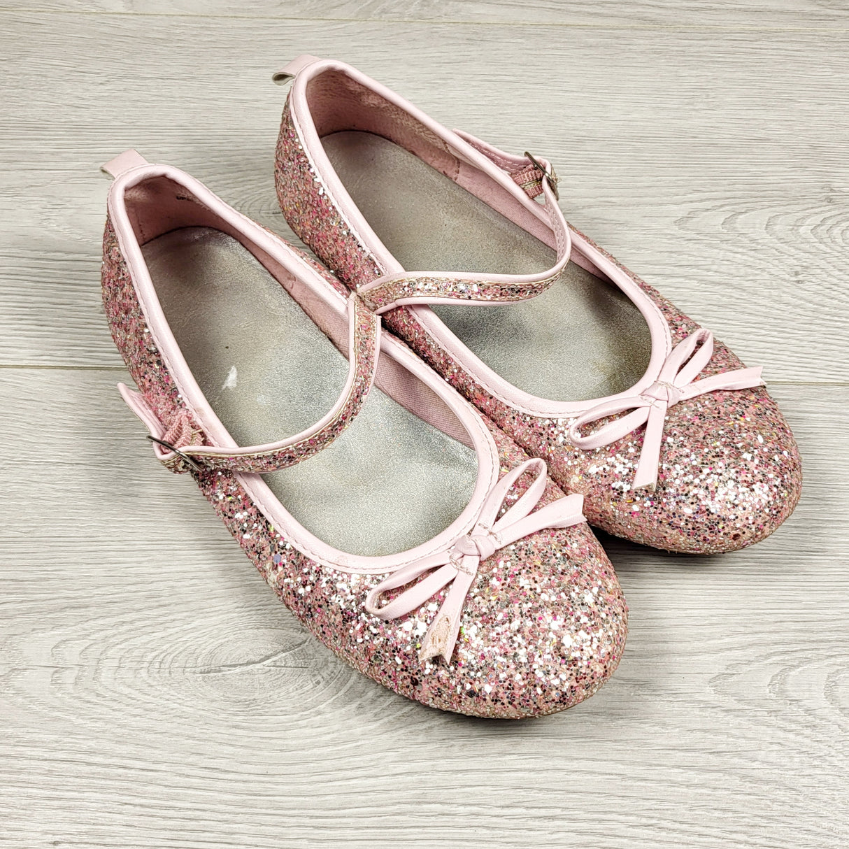 JGAL1 - Pink glitter shoes. Youth size 3