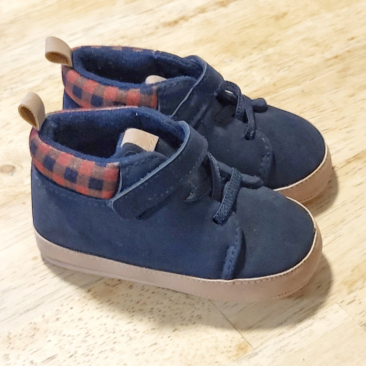 CBEN1 - Baby b'Gosh navy soft soled shoes. Size 4 (infant)