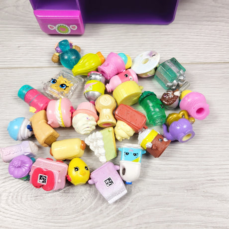 ALWE3 - Shopkins mini fridge and figures