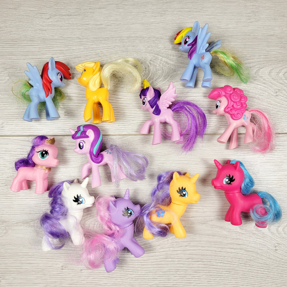 ALWE3 - Modern My Little Pony lot of mini figures