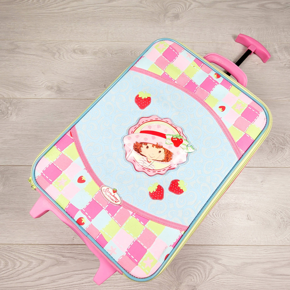 CHLSC2 - Vintage 2004 Strawberry Shortcake roller suitcase (sorry, no shipping)
