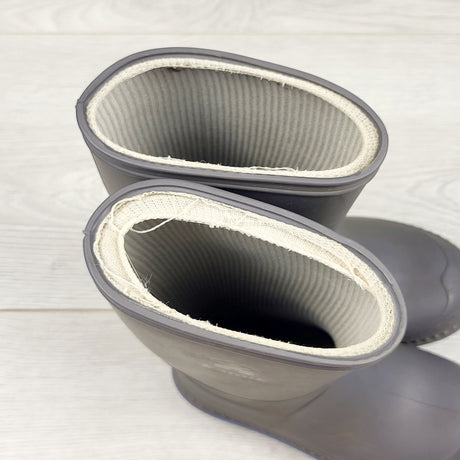 KMIL1 - Kamik grey rain boots. Size 10 - see below 🍁