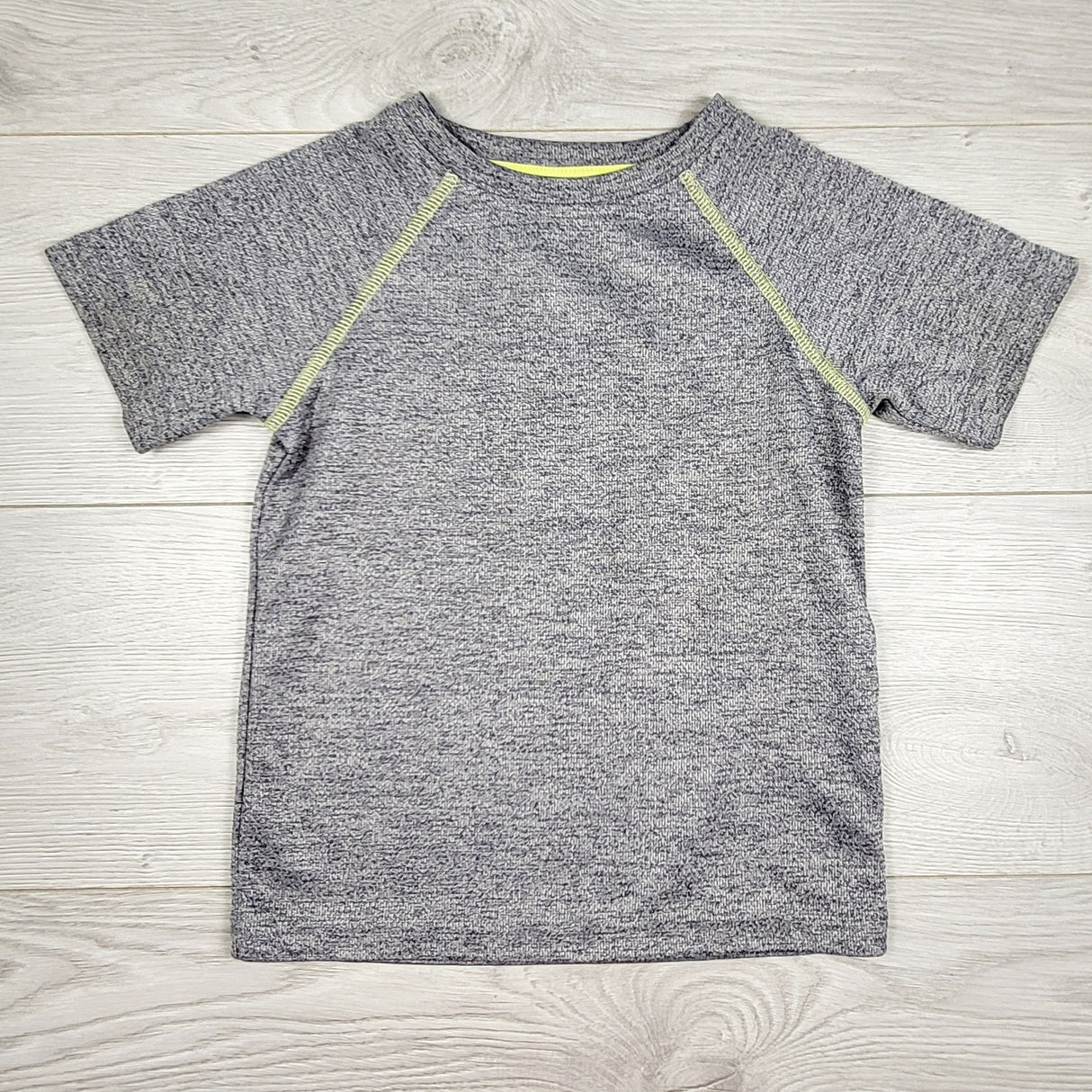 KMIL1 - Grey active t-shirt. Approx 4T