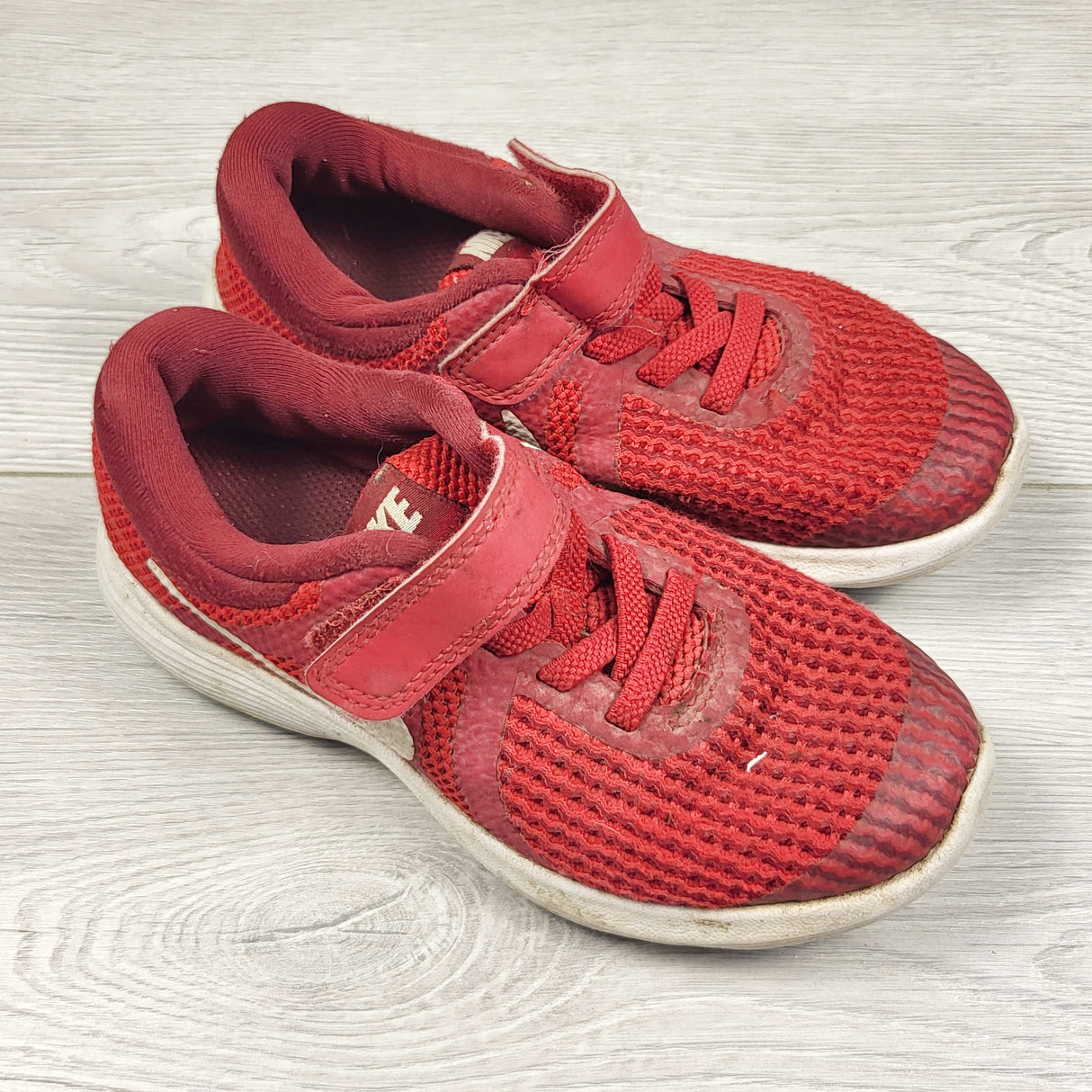 CHLSC2 - Nike red running shoes. Size 11