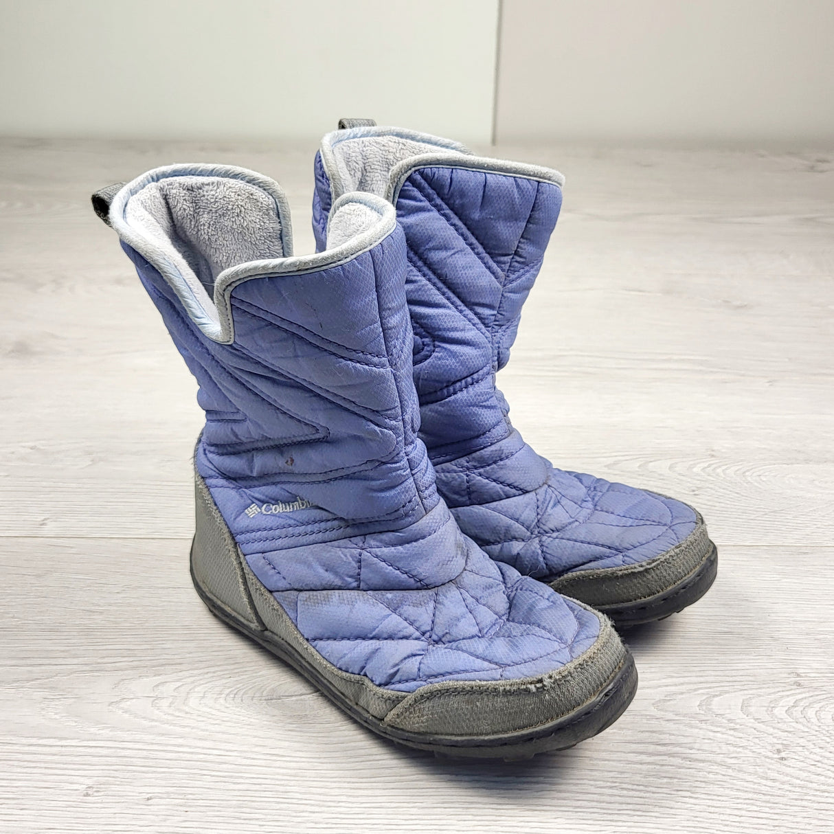 CHLSC2 - Columbia periwinkle "Minx" snow boots. Youth size 1