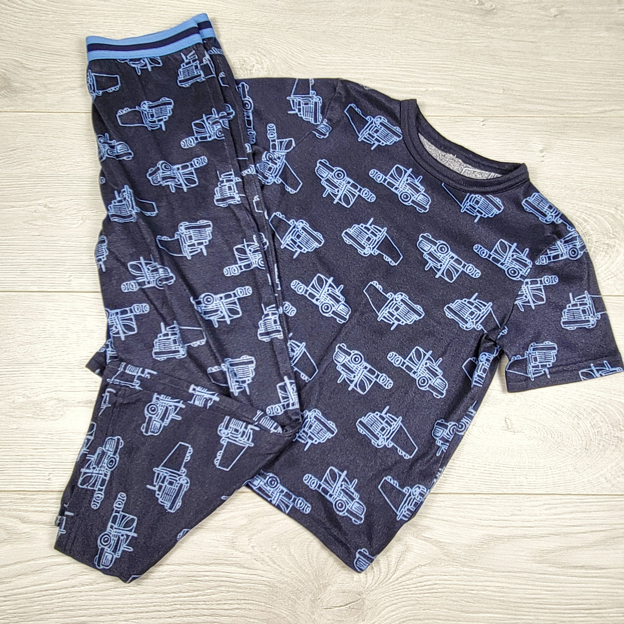 CHLSC2 - Navy knit 2pc PJs with cars. Approx 5T