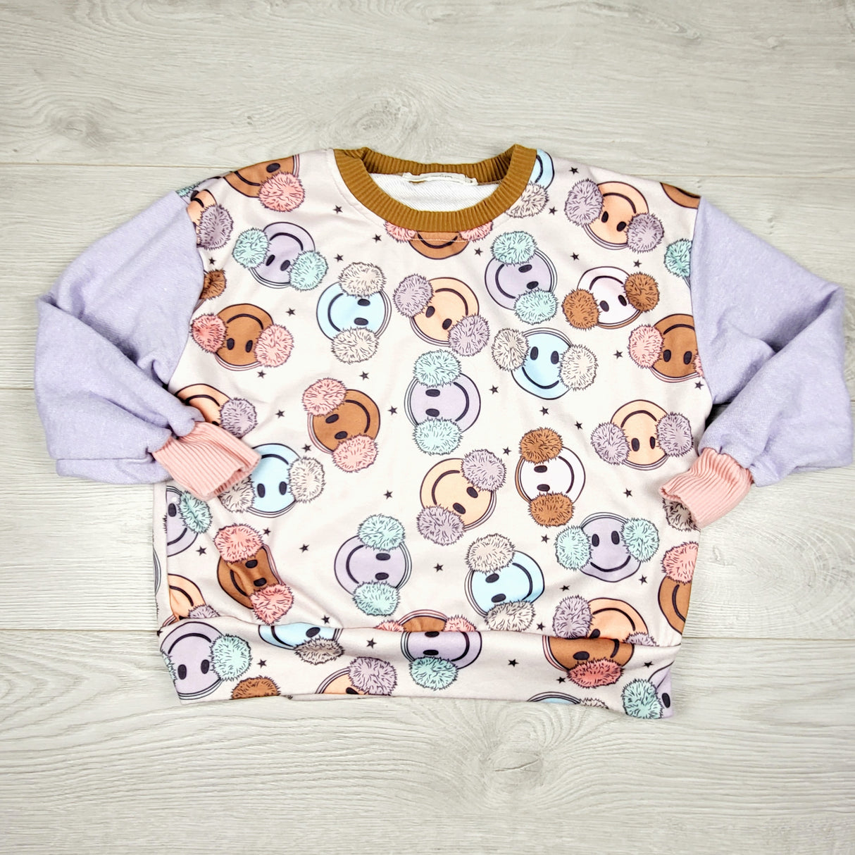KTBL1 - Nora Madison smiley face crewneck. Size 6/7