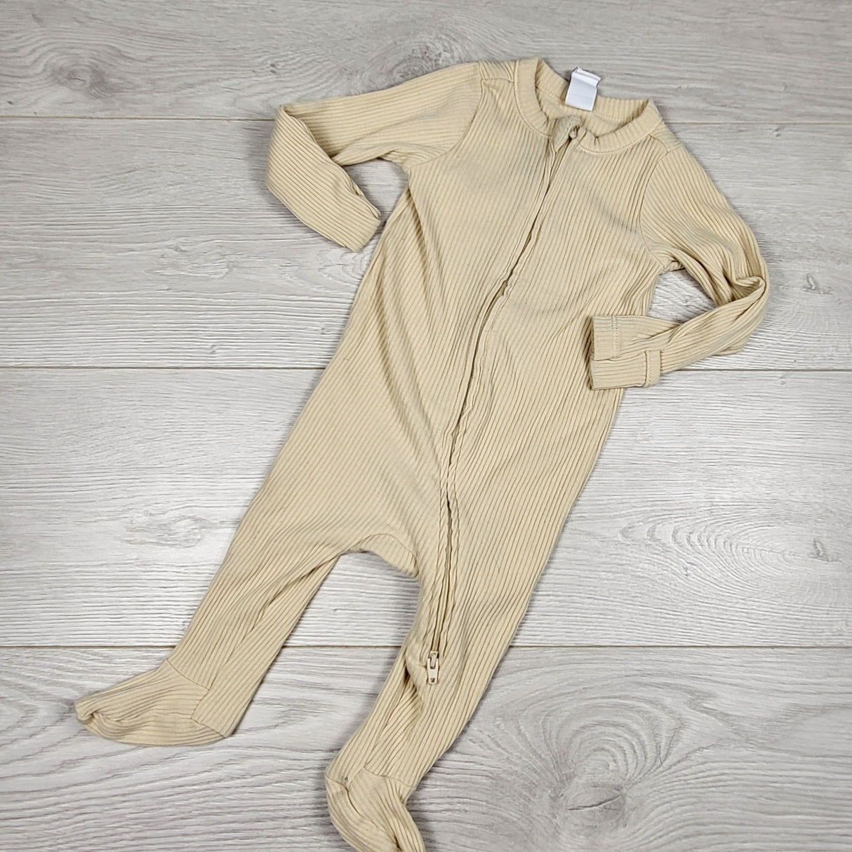 DOKN1 - Old Navy beige rib knit zippered sleeper. Size 3-6 months