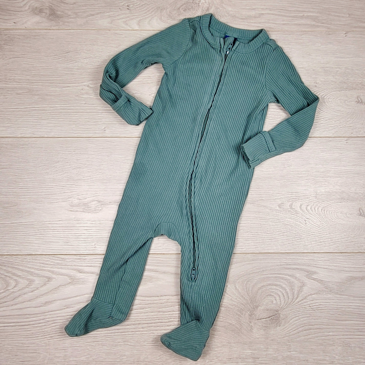 DOKN1 - Old Navy green ribbed zippered cotton sleeper. Size 3-6 months
