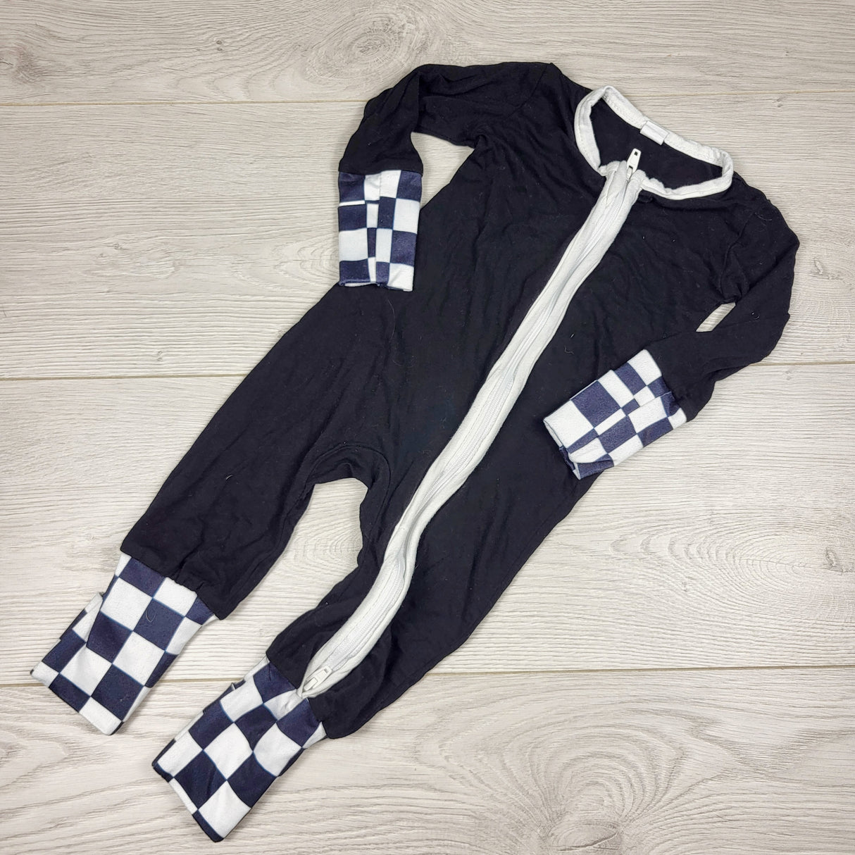 DOKN1 - Unbranded black racing themed bamboo sleeper. Size 0-3 months