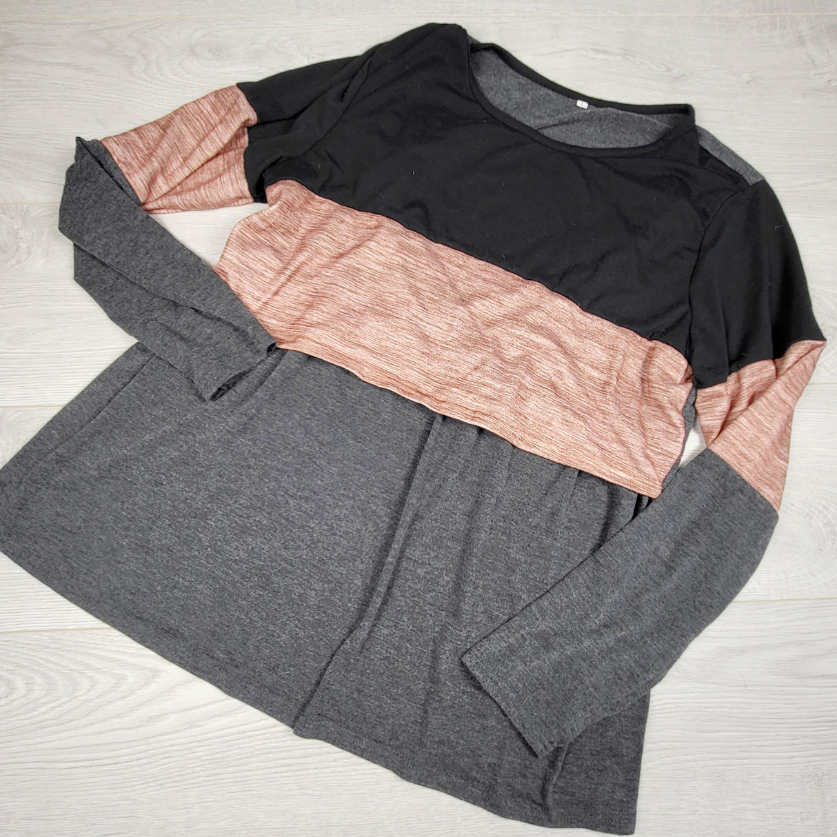 DOKN1 - Colour block knit nursing top. Size large