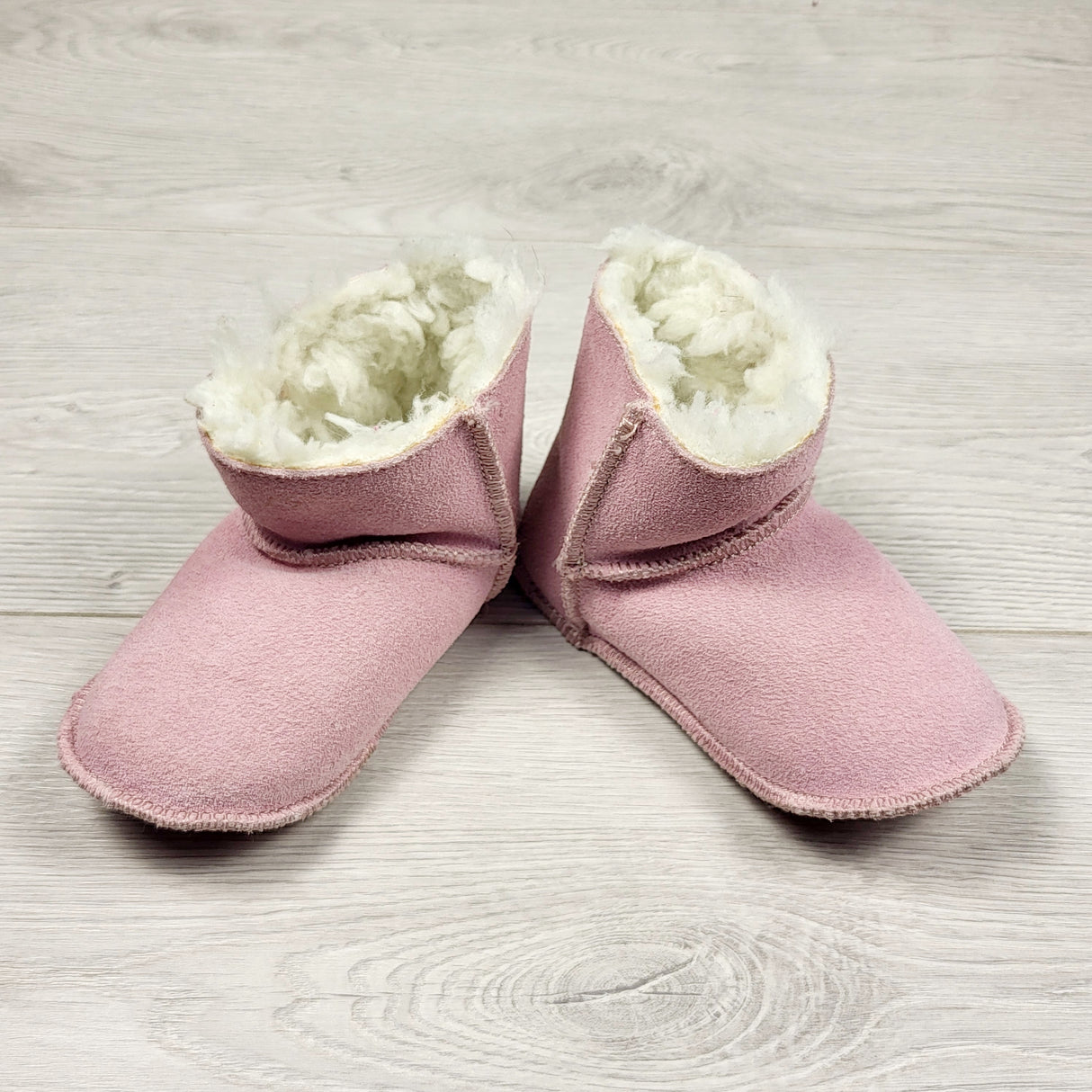 ALWE44 - Nevada pink suede booties with faux fur lining. Size 5/6