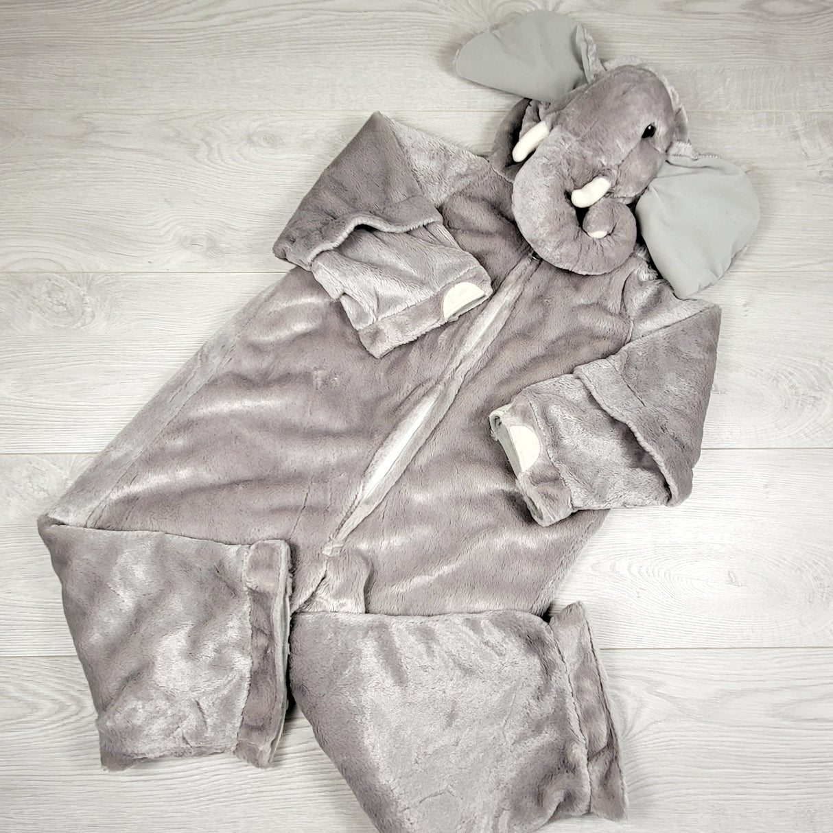 CSHR1 - Plush elephant costume. Size 4-6X