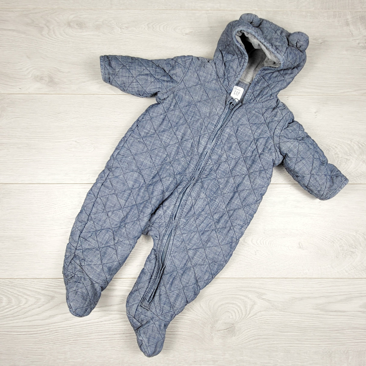 CSHR1 - Gap quilted chambray bunting suit. Size 3-6 months