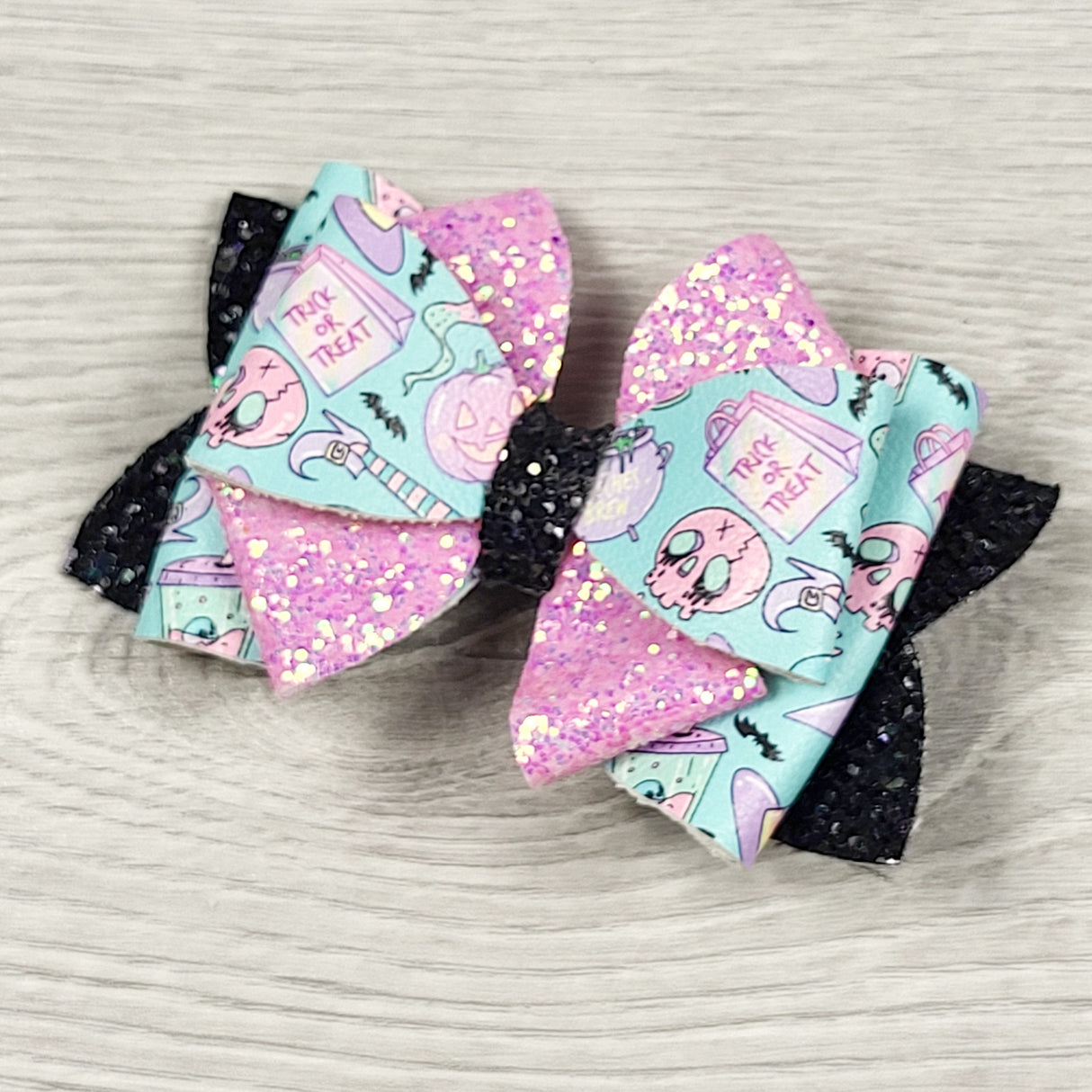 KTBL2 - Handmade Halloween themed bow clip