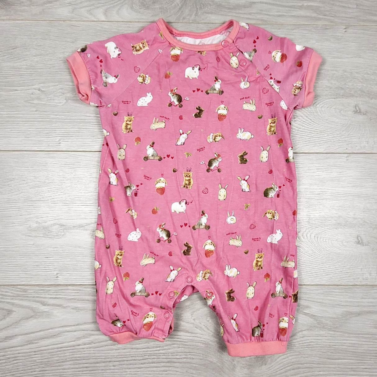 MWLL3 - Souris Mini pink romper with animals. Size 12-18 months