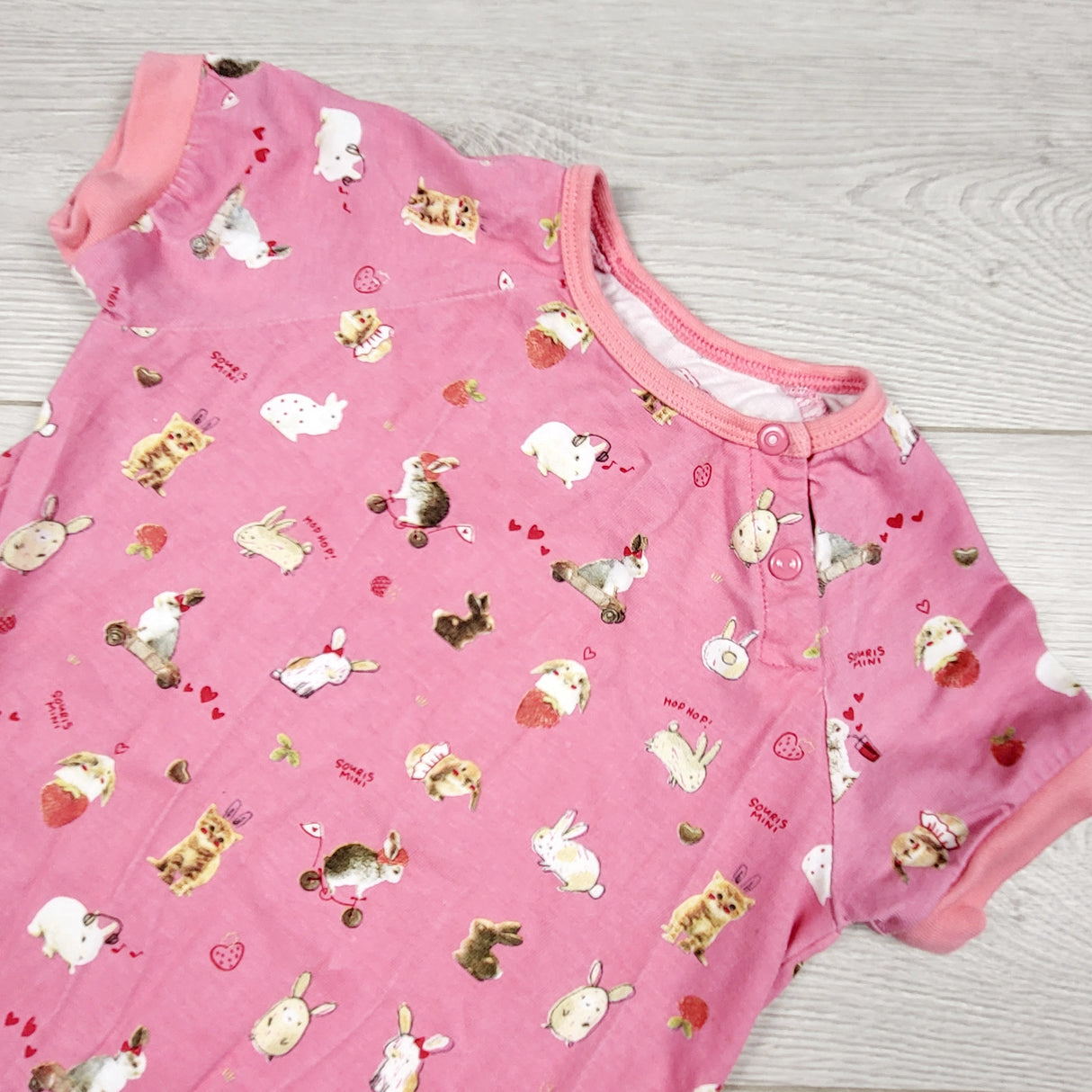 MWLL3 - Souris Mini pink romper with animals. Size 12-18 months