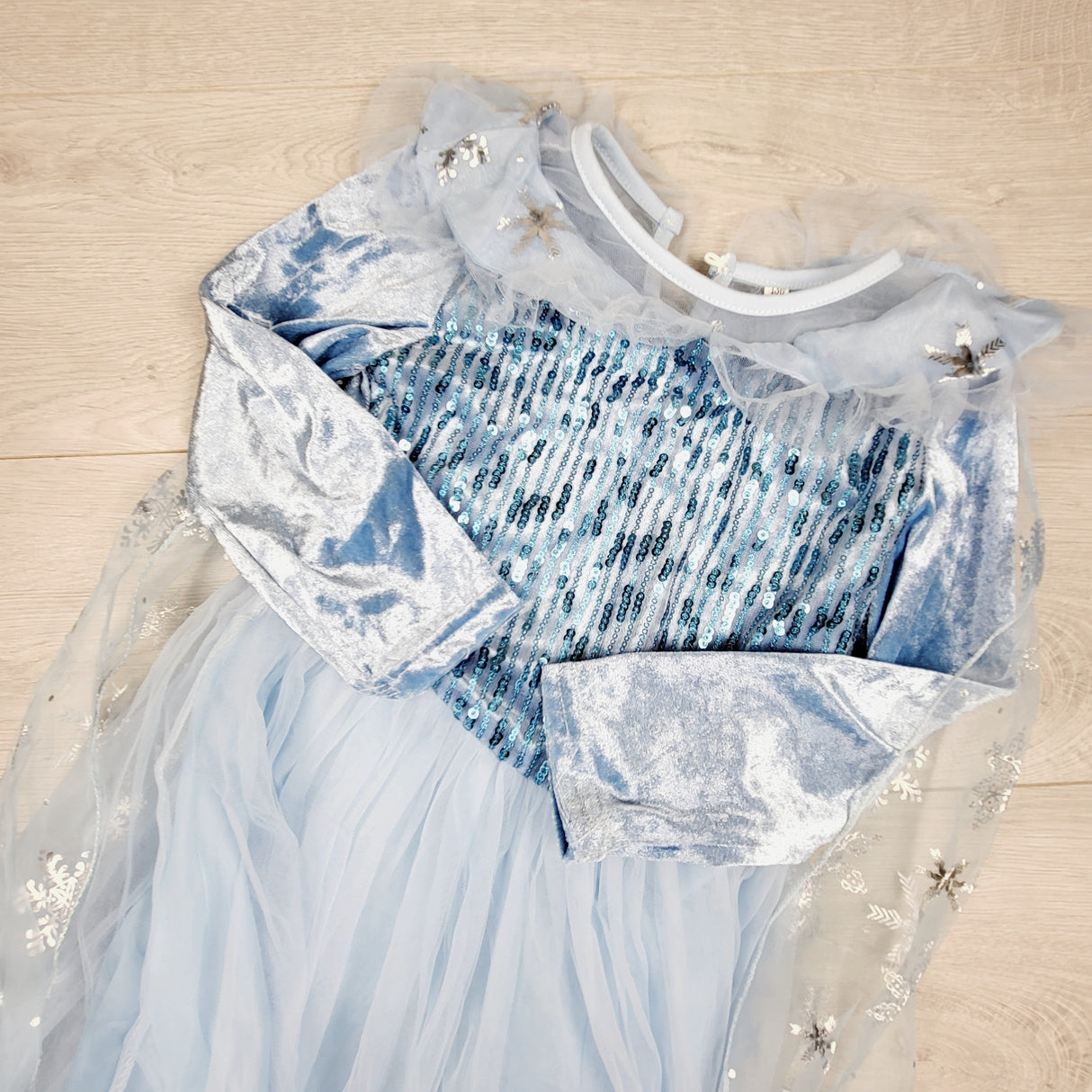 GFST1 - Elsa style costume. Size 8-10 Years