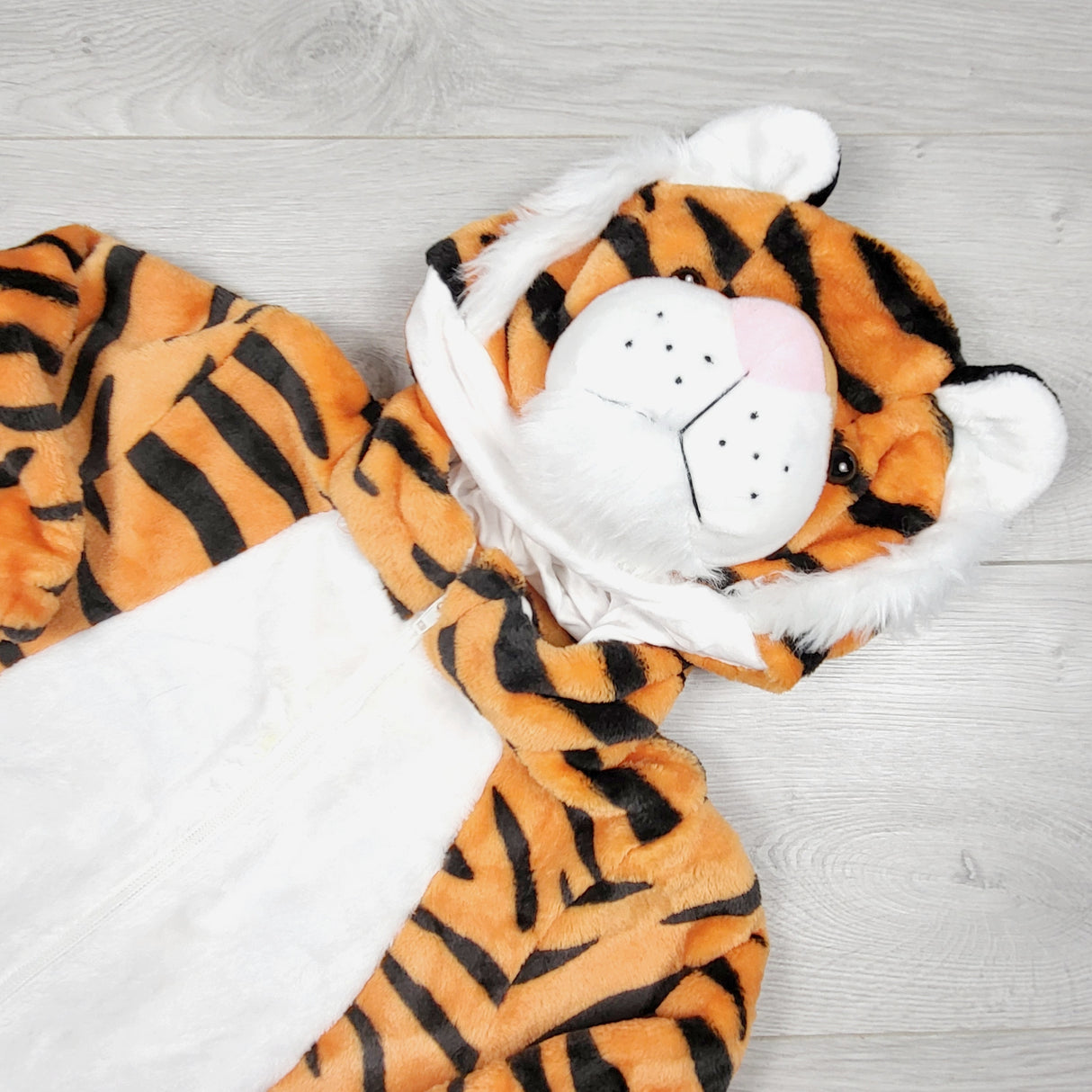 GFST1 - Plush tiger costume. Size 2/3T